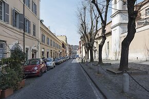 Colosseo Modern Apartment
