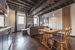 Colosseo Modern Apartment