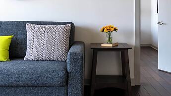 18th FL Stylish CozySuites w/ roof pool, gym #6