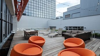 18th FL Stylish CozySuites w/ roof pool, gym #4