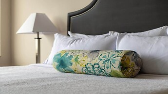 16th FL Bold CozySuites w/pool, gym, roof #4