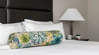 Downtown Dallas CozySuites w/ roof pool, gym #1