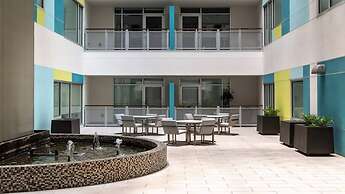 Downtown Dallas CozySuites w/ roof pool, gym #1