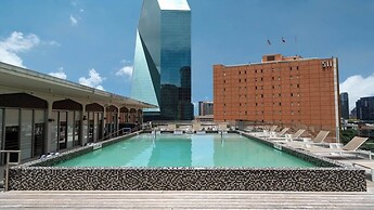 Downtown Dallas CozySuites w/ roof pool, gym #5