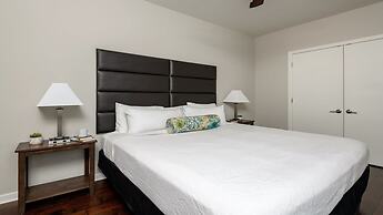 Downtown Dallas CozySuites w/ roof pool, gym #6