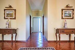 19th Centry Farmhouse Getaway - Sleep 12-14 W/pool