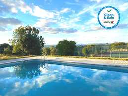 19th Centry Farmhouse Getaway - Sleep 12-14 W/pool