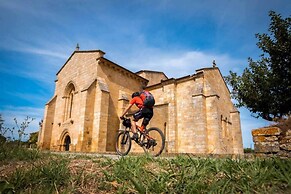 19th Centry Farmhouse Getaway - Sleep 12-14 W/pool