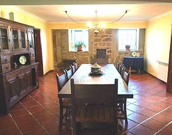 19th Centry Farmhouse Getaway - Sleep 12-14 W/pool