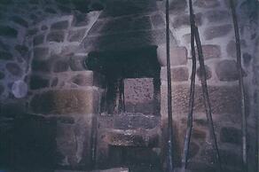 19th Centry Farmhouse Getaway - Sleep 12-14 W/pool