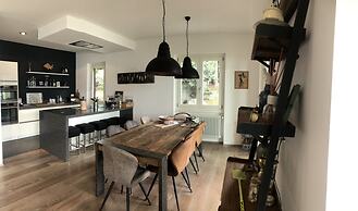 Remarkable 4-bed Villa in Bellano