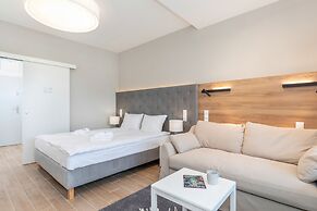 Aquamarina Onyx Apartments by Renters