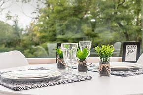 Riverside Deluxe Apartment by Renters