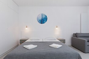 Aquamarina Prima Apartments by Renters