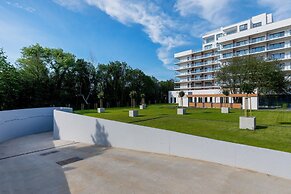 Aquamarina Prima Apartments by Renters