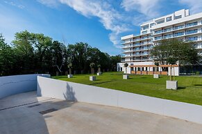 Aquamarina Prima Apartments by Renters