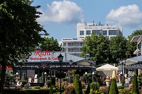 Aquamarina Prima Apartments by Renters