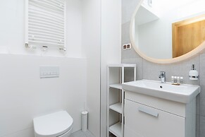 Aquamarina Prima Apartments by Renters