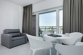 Aquamarina Prima Apartments by Renters