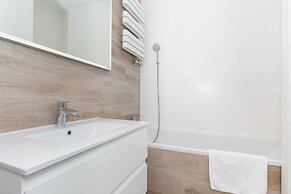 Port View Apartment by Renters