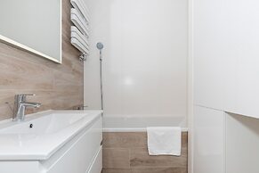 Port View Apartment by Renters