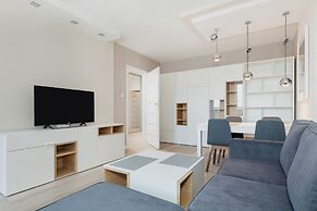 Port View Apartment by Renters