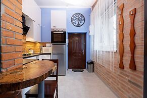 Stylish Apartment in Center by Renters