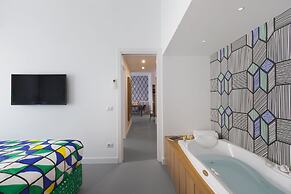 Luxury Design Home & Jacuzzi in Heart of Sorrento