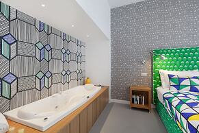 Luxury Design Home & Jacuzzi in Heart of Sorrento
