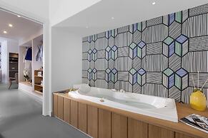 Luxury Design Home & Jacuzzi in Heart of Sorrento