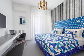 Luxury Design Home & Jacuzzi in Heart of Sorrento