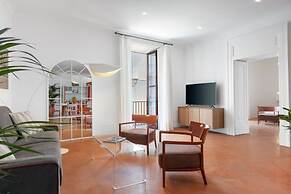 Deluxe Home in Sorrento Old Town with Balconies