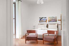 Deluxe Home in Sorrento Old Town with Balconies