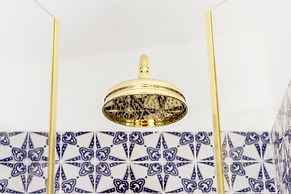 Deluxe Home in Sorrento Old Town with Balconies