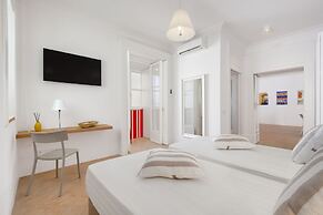 Deluxe Home in Sorrento Old Town with Balconies