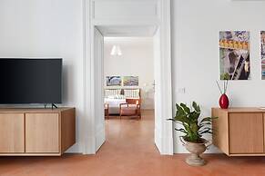 Deluxe Home in Sorrento Old Town with Balconies