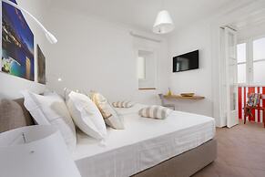 Deluxe Home in Sorrento Old Town with Balconies