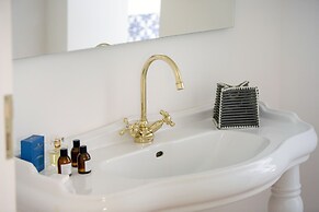 Deluxe Home in Sorrento Old Town with Balconies