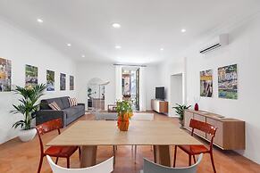 Deluxe Home in Sorrento Old Town with Balconies