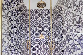 Deluxe Home in Sorrento Old Town with Balconies