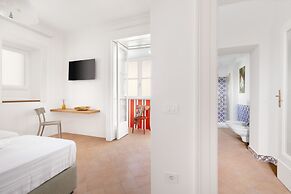 Deluxe Home in Sorrento Old Town with Balconies