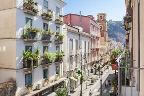 Deluxe Home in Sorrento Old Town with Balconies