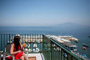 SeaView Sorrento Apartment by the sea with terrace