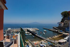 SeaView Sorrento Apartment by the sea with terrace