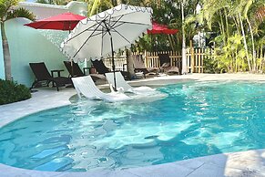 Charleston House, With Pool and Walk to Shops & Restaurants, Downtown,