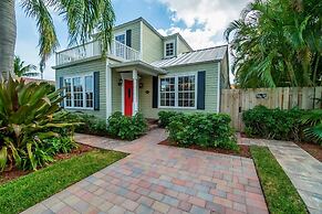 Charleston House, With Pool and Walk to Shops & Restaurants, Downtown,