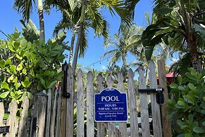 Bahama Breeze Bungalow, Pool and Close to Shops & Restaurants, Downtow