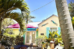 Key West Cottage w/ Beautiful Pool Oasis!