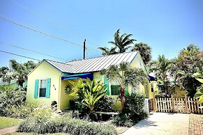 Key West Cottage w/ Beautiful Pool Oasis!