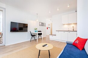 Marine Apartment 9B by Renters